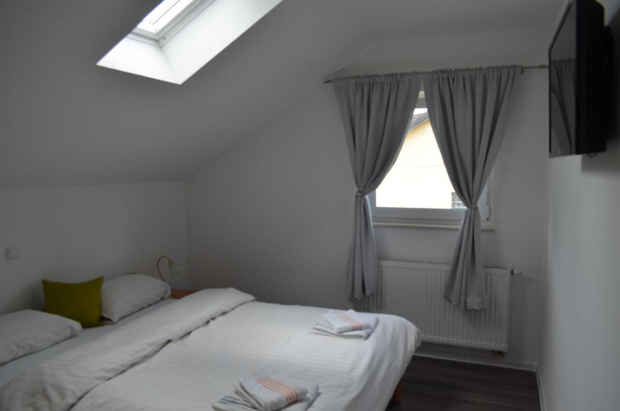 Katarica Hotel Korenica Bagian luar foto
