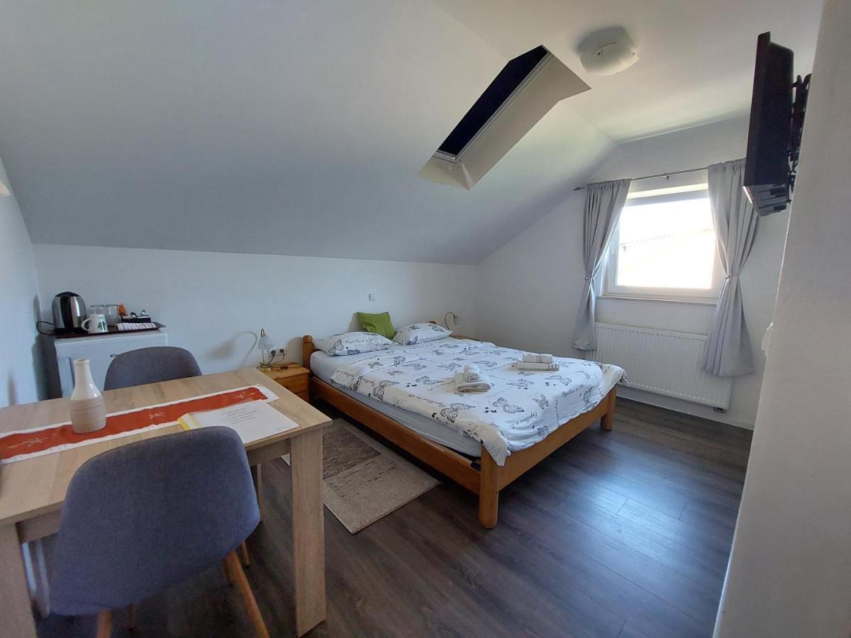 Katarica Hotel Korenica Bagian luar foto